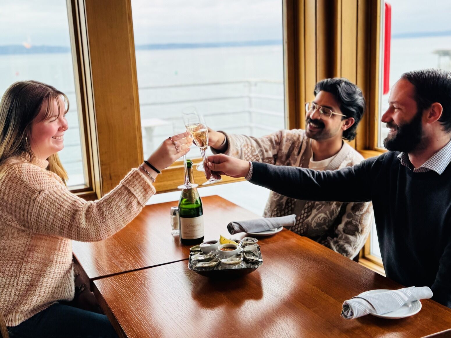 Seattle's Casual Waterfront Lunch, Dining & Bar | Ray's Cafe